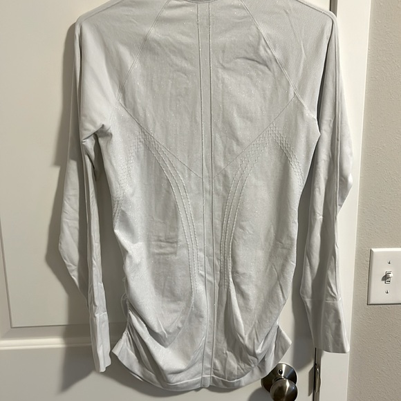 Athleta Speedlight top w/ sparkle - Picture 4 of 4